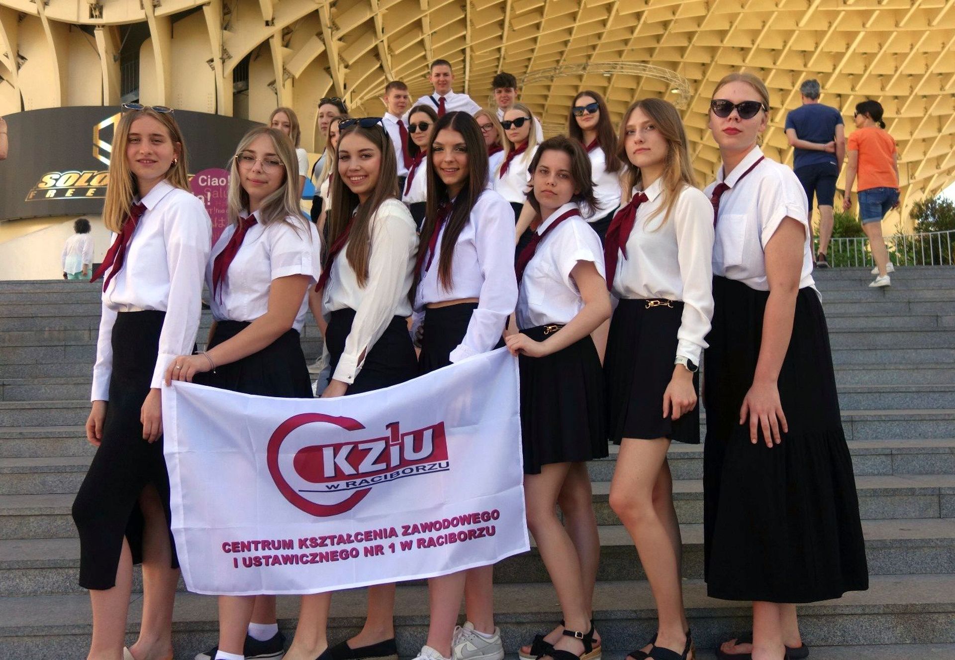 Zapraszamy do zobaczenia fotorelacji z praktyk zagranicznych uczniów w Sewilli 