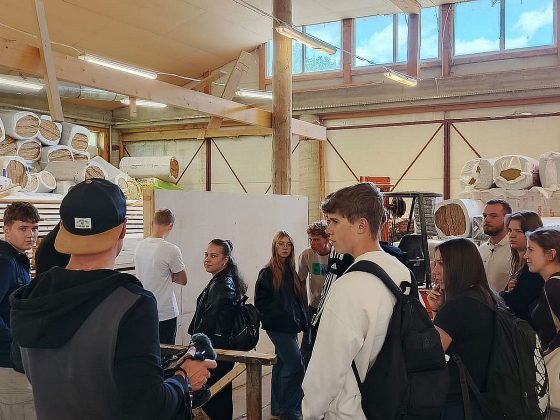 Wizyta studyjna uczniów w fabryce domów w Istebnej